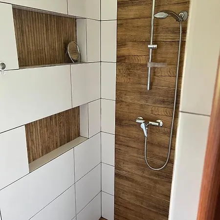 Kaszuby- Caloroczny Nad Jeziorem Gowidlinskim *