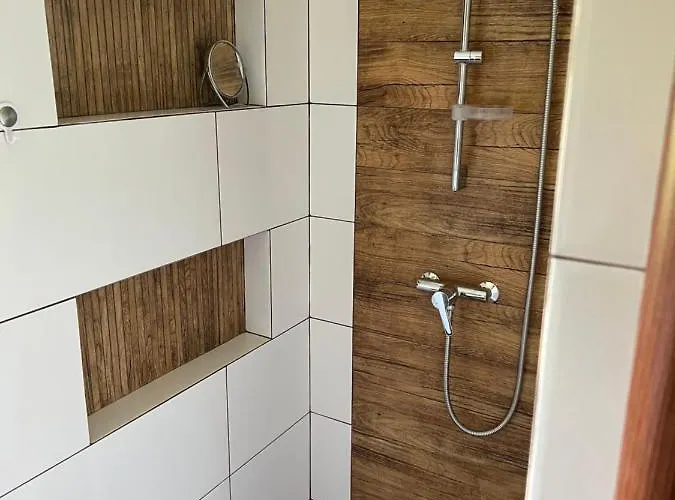 Kaszuby- Caloroczny Nad Jeziorem Gowidlinskim *